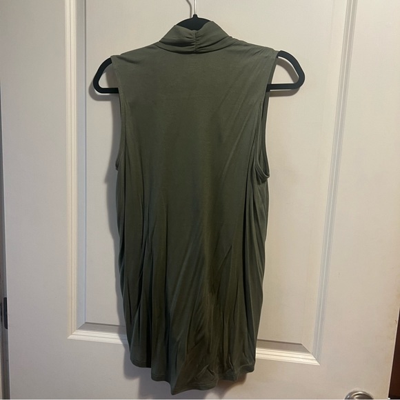 Loft V neck top - Picture 3 of 3